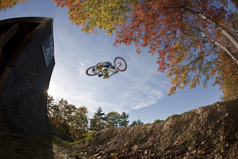 Aaron Chase blasting his Cannondale at Highland Aaron Chase blasting his Cannondale at Highland
