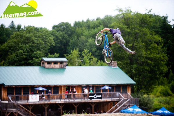 Brandon Semenuk superman seatgrab on the way to first place