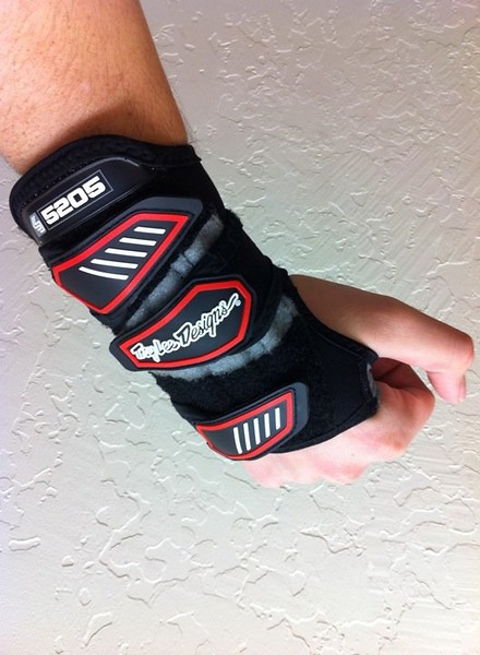 mountain bike gloves with wrist protection